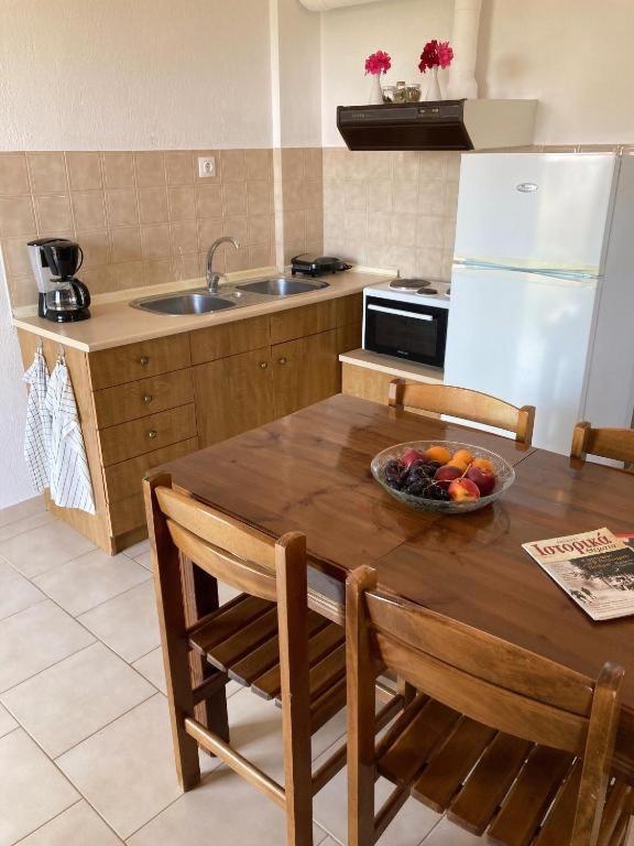 Apartamento Antonio By The Sea Kriopigi Exterior foto